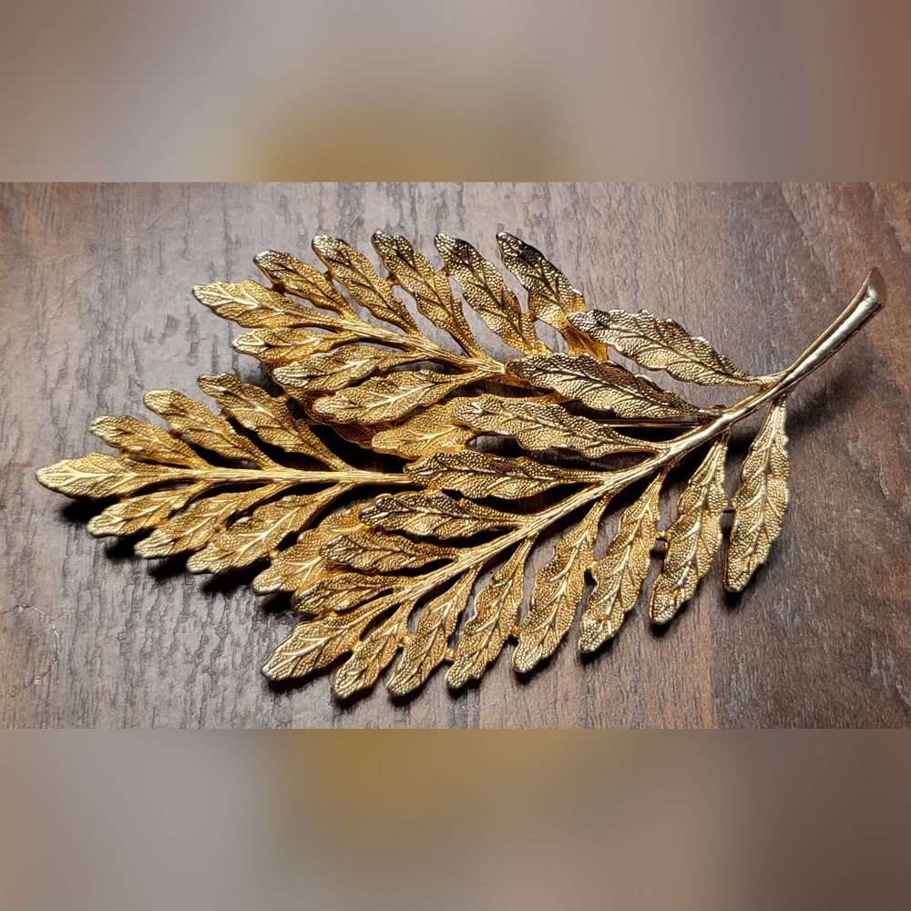 Vintage Rare 5" gold leaf brooch